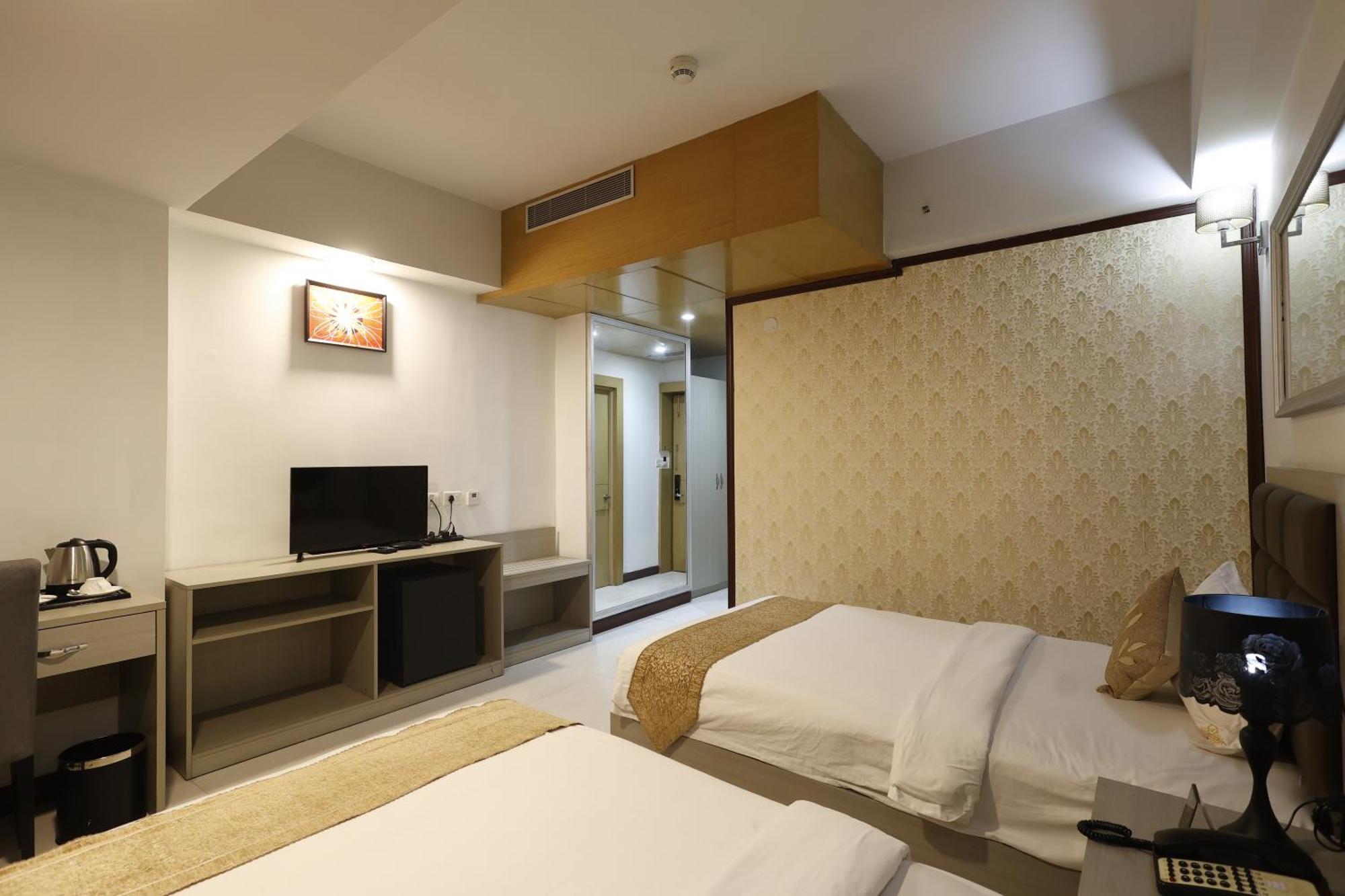 Aristocrat Hotel Kolkata Exterior photo