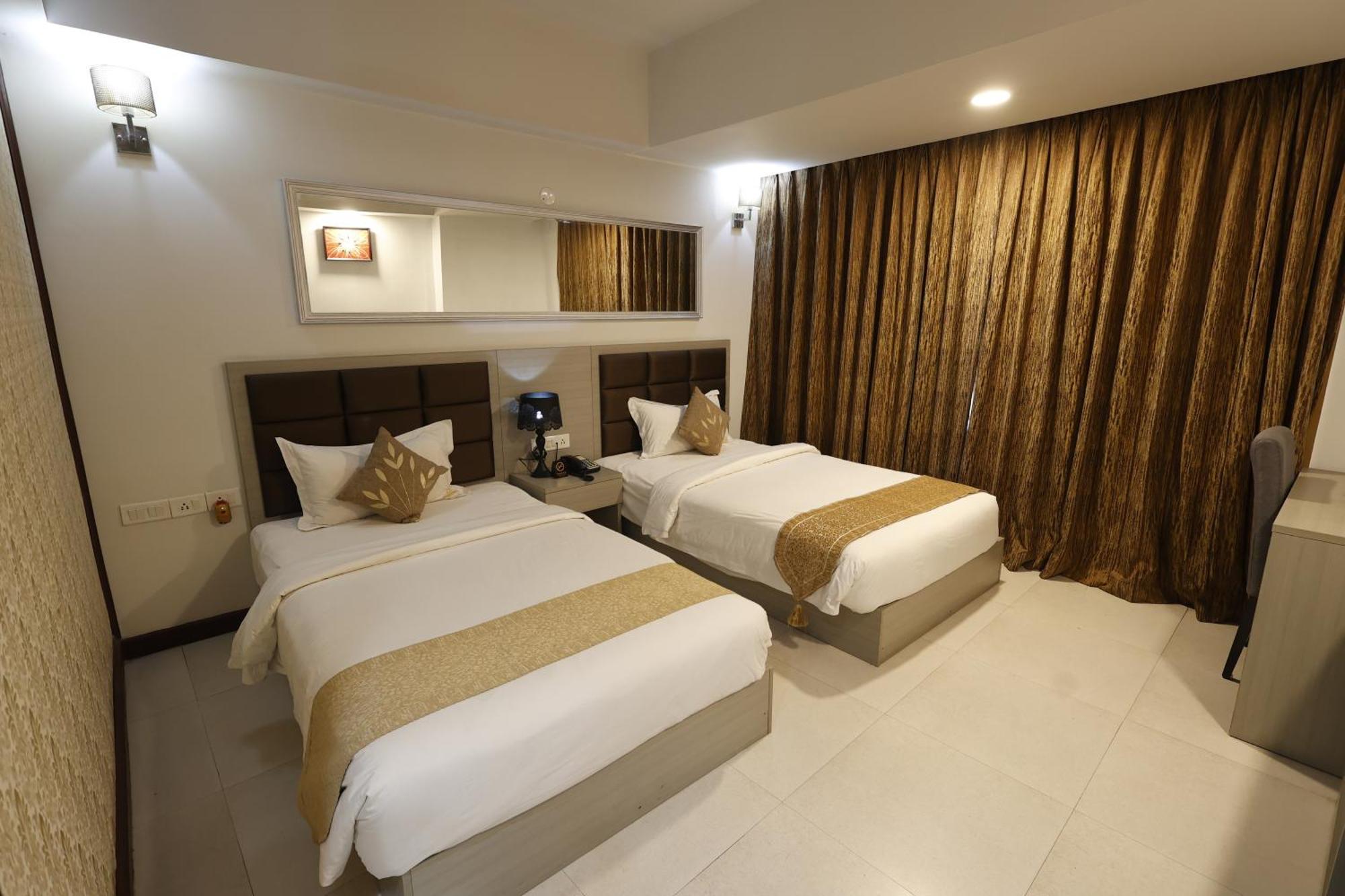 Aristocrat Hotel Kolkata Exterior photo
