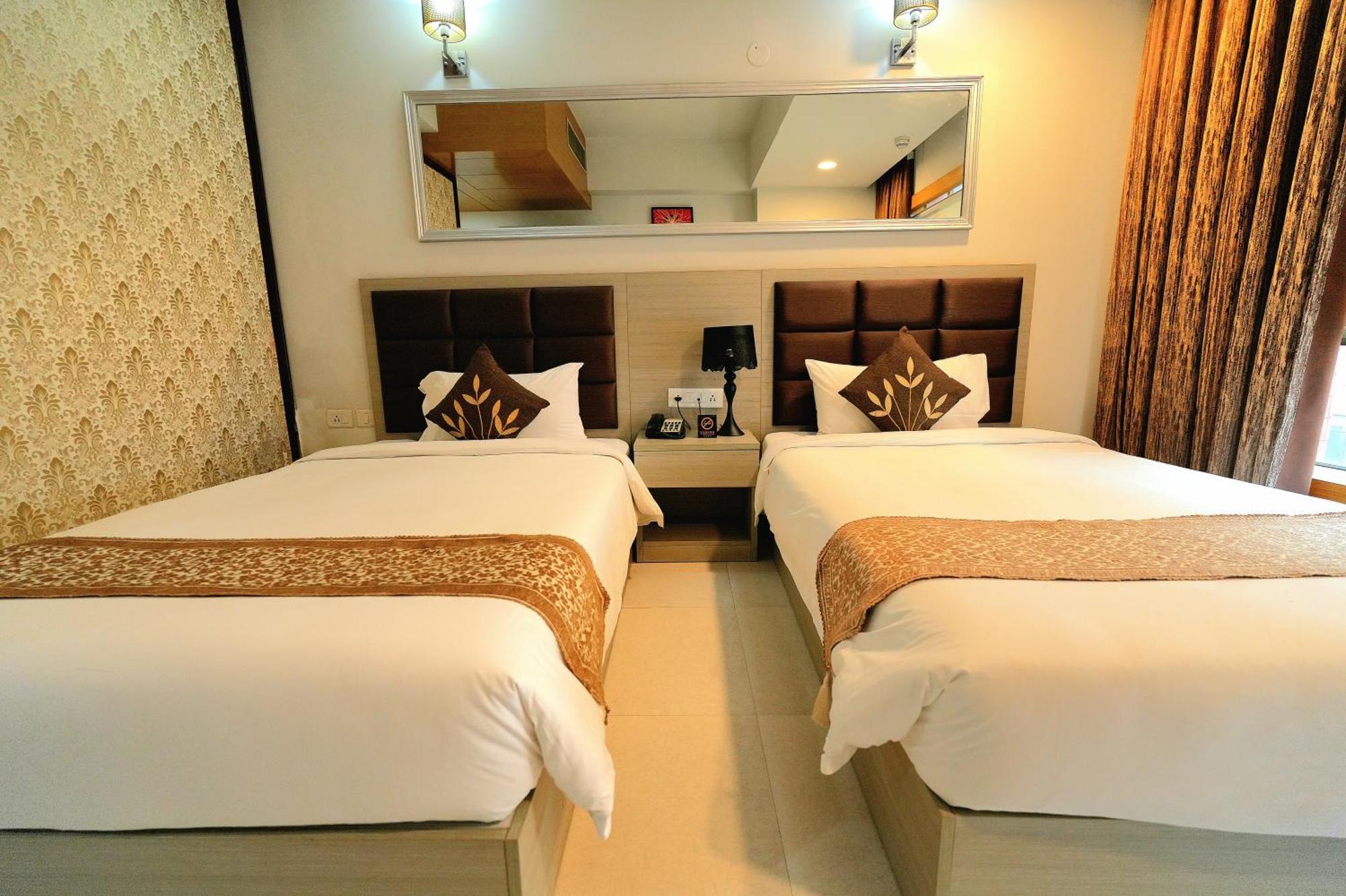 Aristocrat Hotel Kolkata Exterior photo