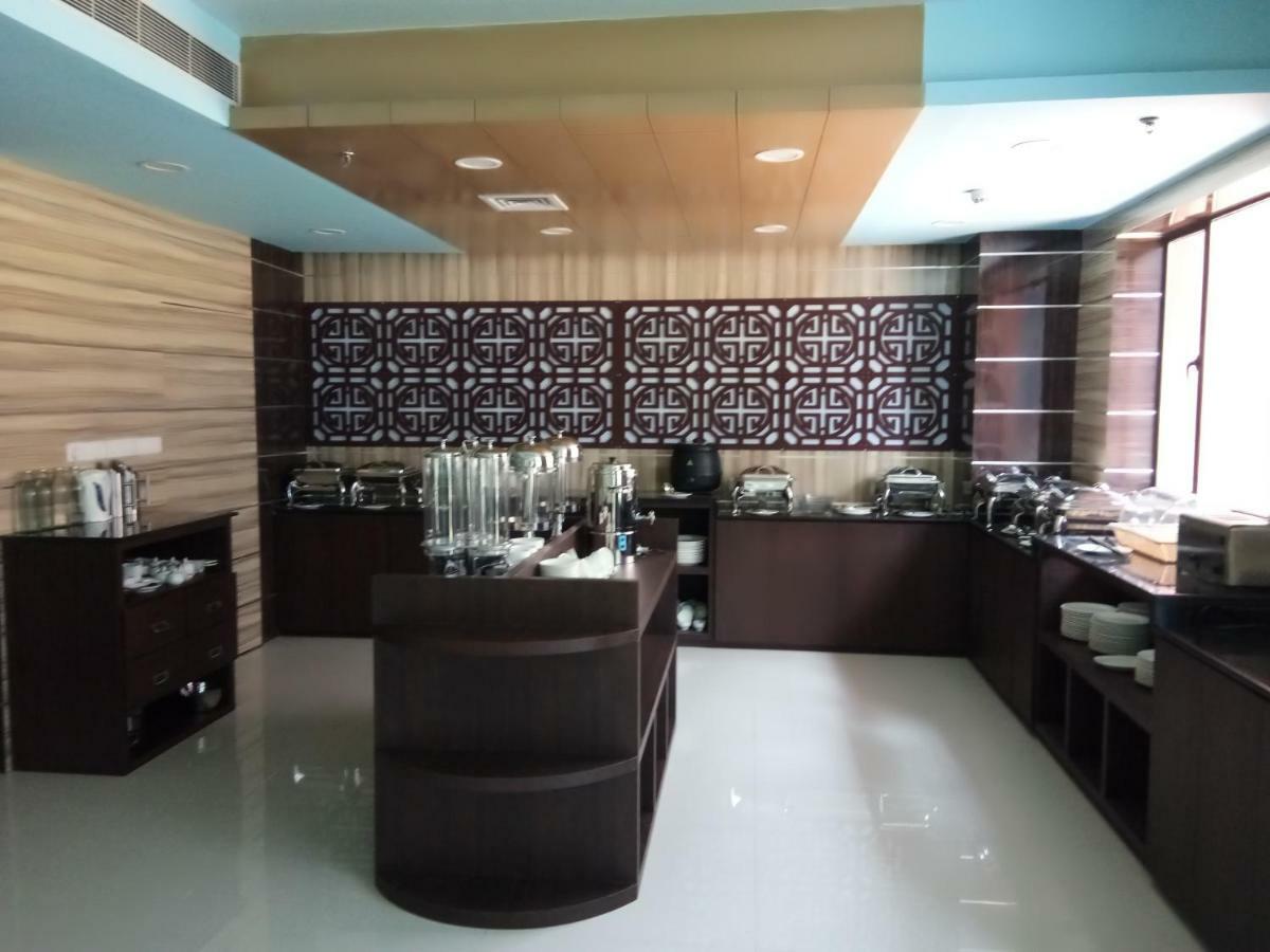 Aristocrat Hotel Kolkata Exterior photo