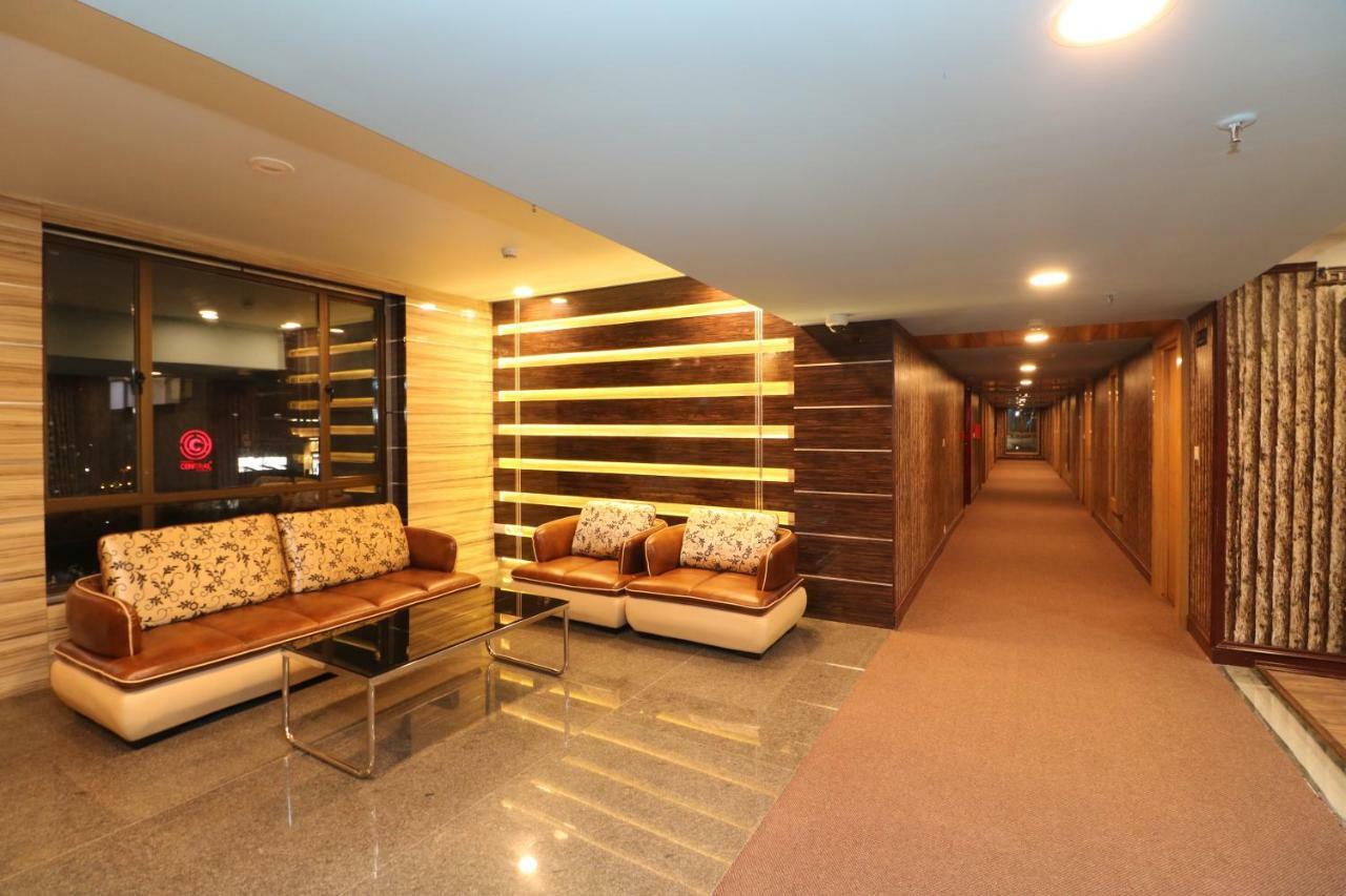 Aristocrat Hotel Kolkata Exterior photo