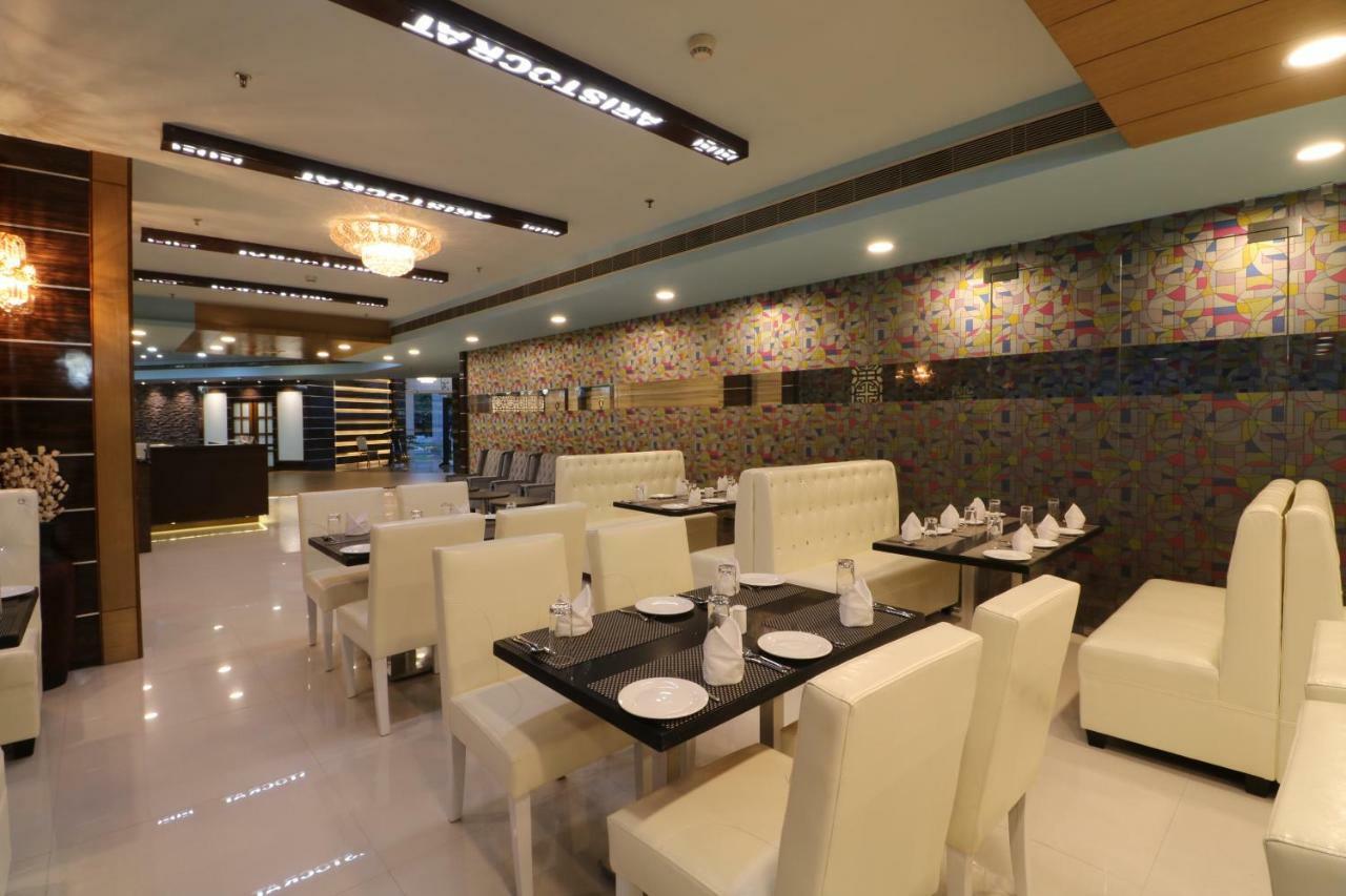Aristocrat Hotel Kolkata Exterior photo