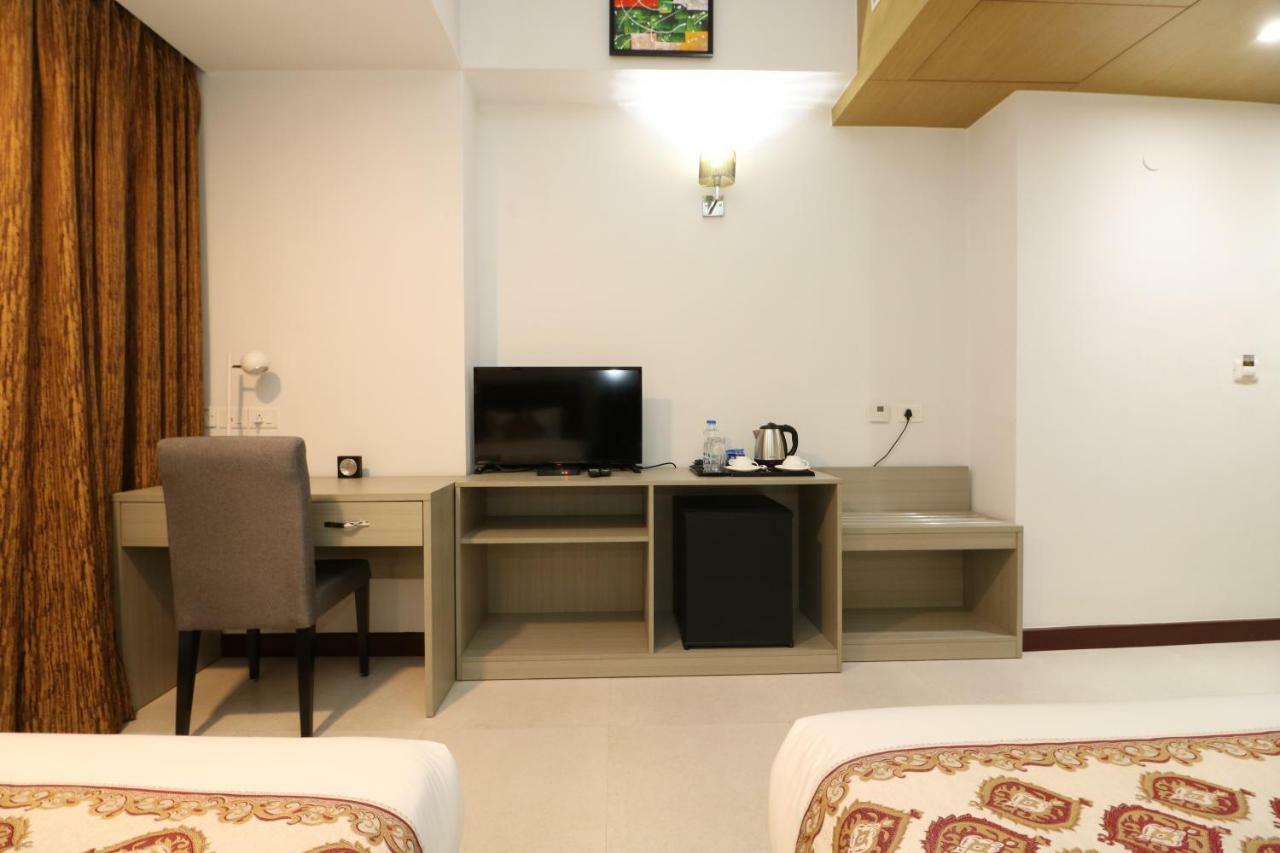 Aristocrat Hotel Kolkata Exterior photo
