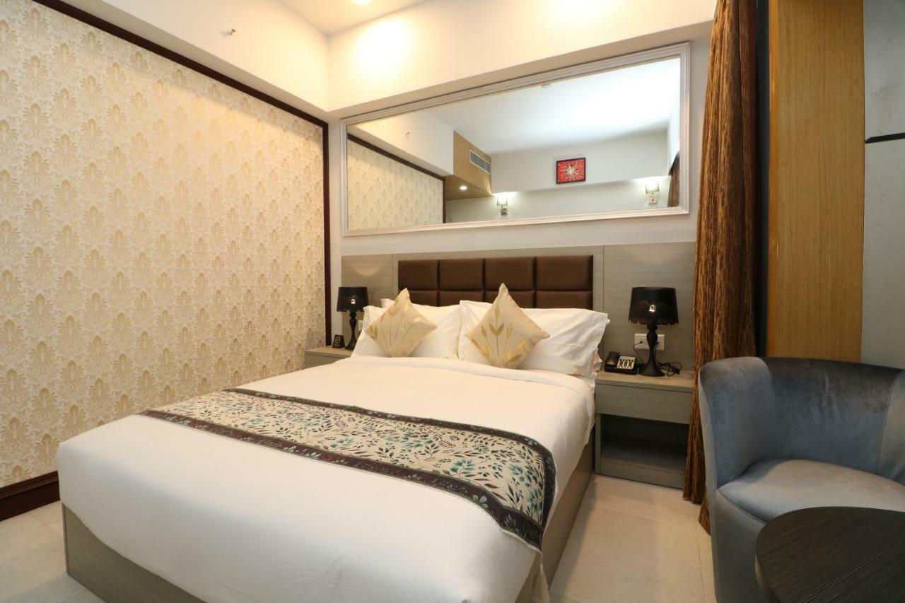 Aristocrat Hotel Kolkata Exterior photo