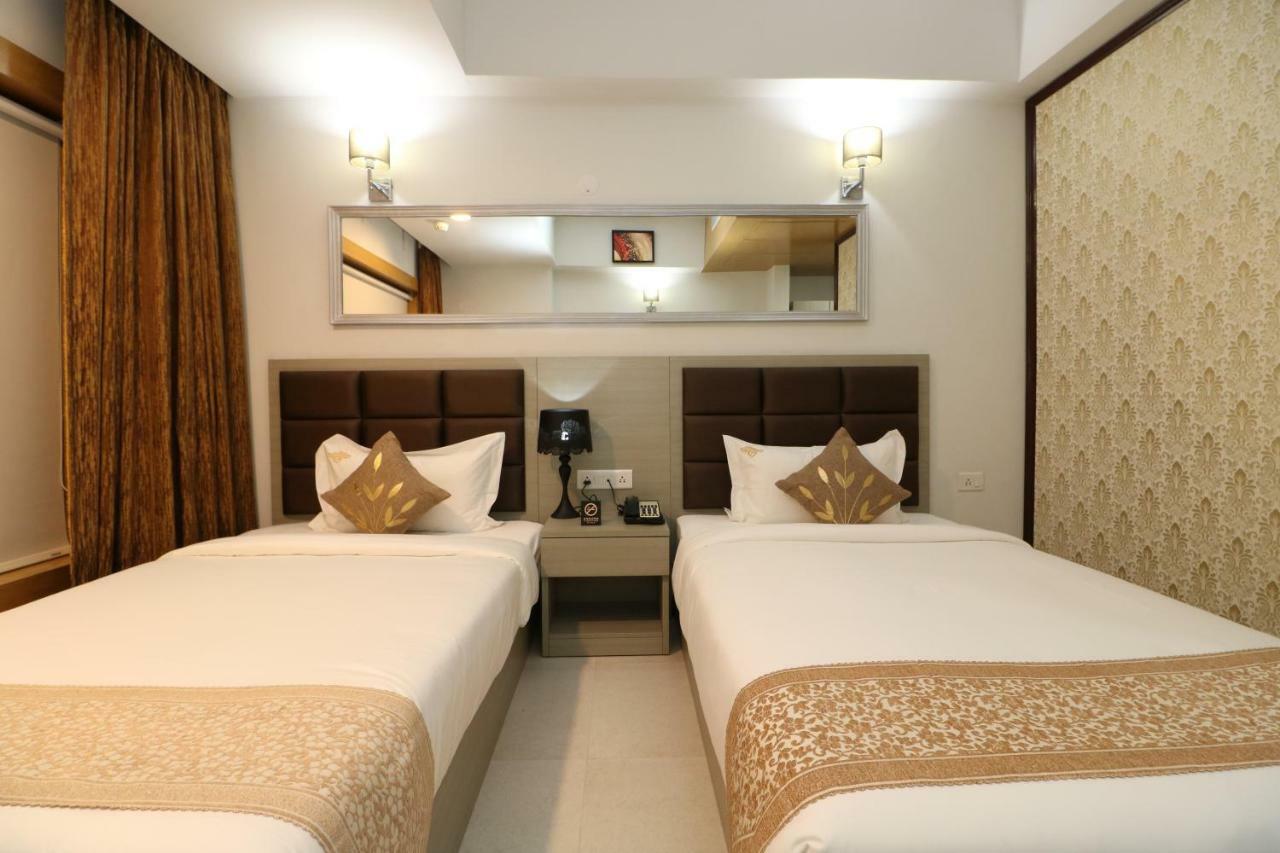 Aristocrat Hotel Kolkata Exterior photo