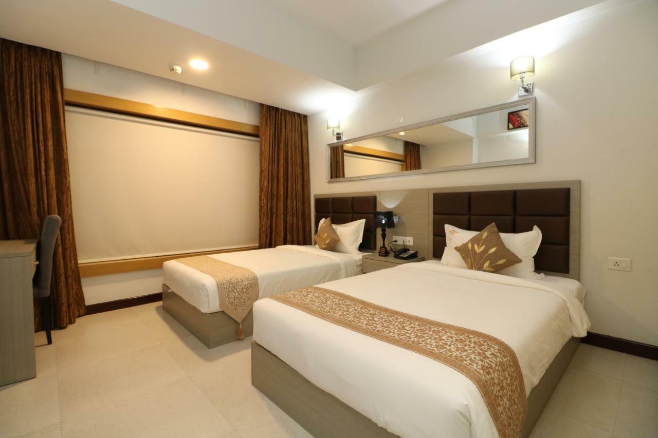 Aristocrat Hotel Kolkata Exterior photo