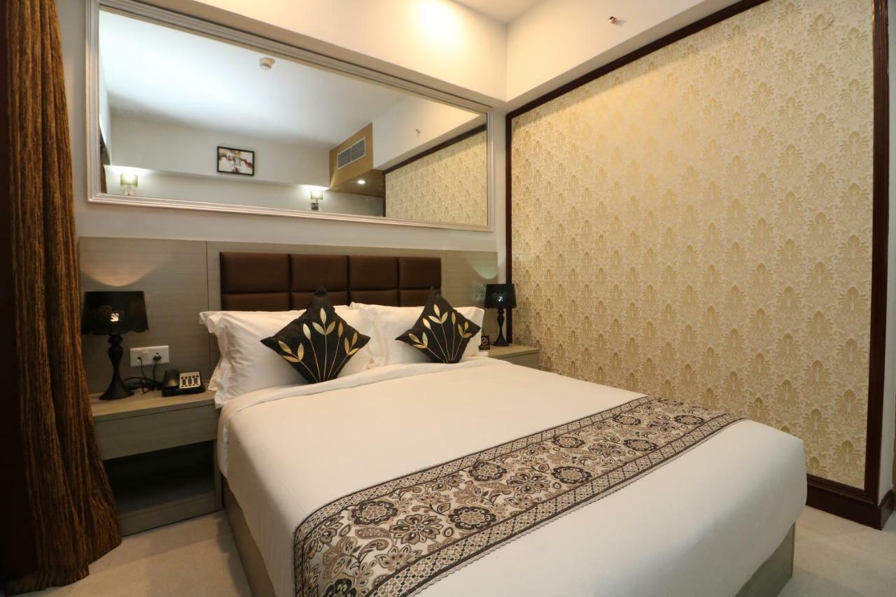 Aristocrat Hotel Kolkata Exterior photo